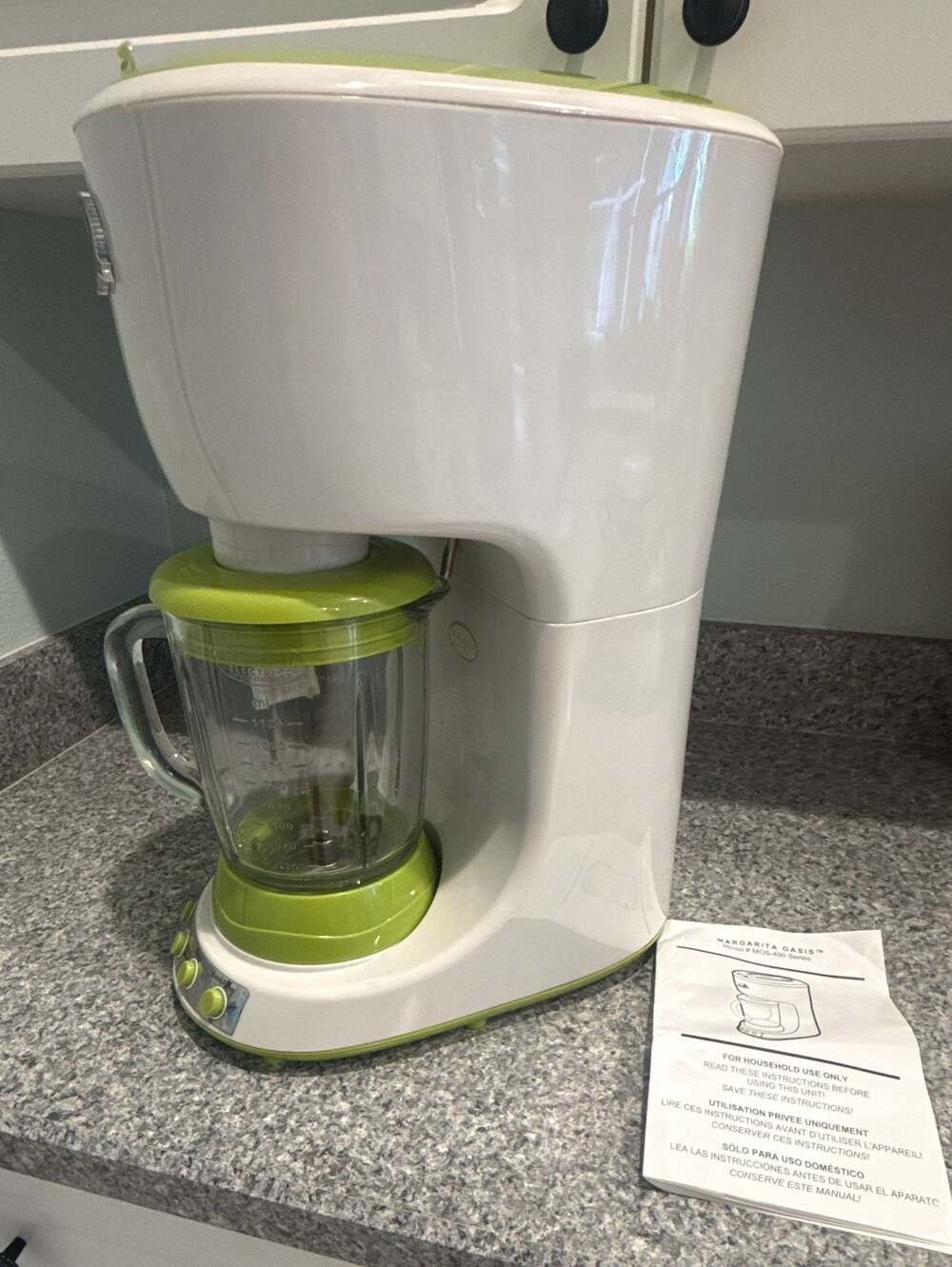 Nostalgia MOS-400 Margarita Oasis Frozen-Drink Machine w/ 36-Ounce Glass Pitcher